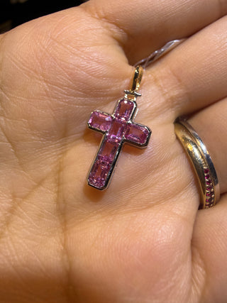 DIJE CRUZ ZAFIROS ROSAS ORO DE 18K