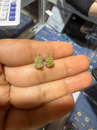 ARETES PERA -LAB AMARILLO -2.26 CT