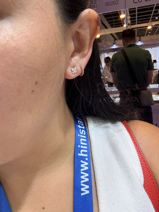 ARETES FLOR  DIAMANTES NATURALES