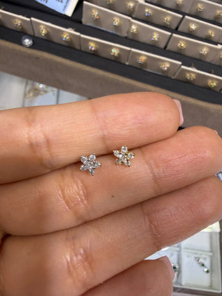 ARETES FLOR PEQUEÑOS DIAMANTES NATURALES
